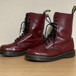 Dr. Doc Martens 1460 SMOOTH LEATHER LACE UP BOOTS size Women’s 6 US