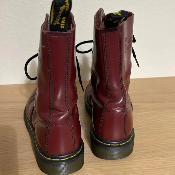 Dr. Doc Martens 1460 SMOOTH LEATHER LACE UP BOOTS size Women’s 6 US