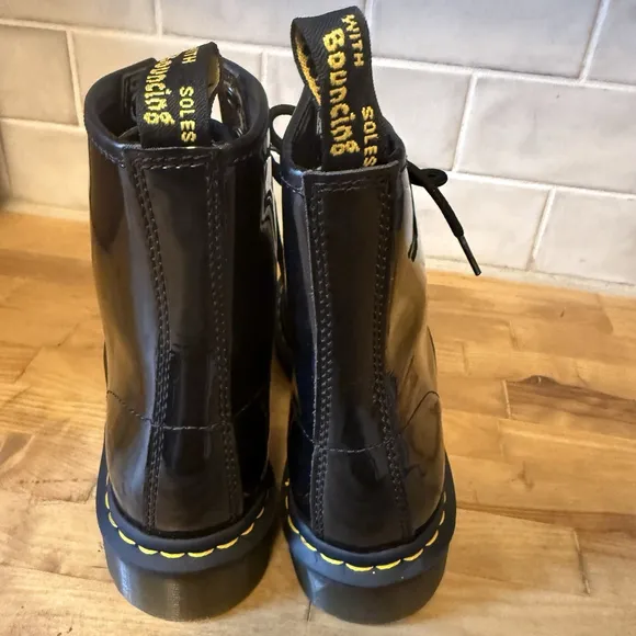 Dr Martens 11821 Black Patent Leather Combat Boots Women’s Size 7 NWOB READ