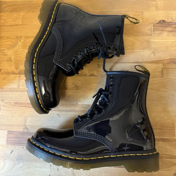 Dr Martens 11821 Black Patent Leather Combat Boots Women’s Size 7 NWOB READ