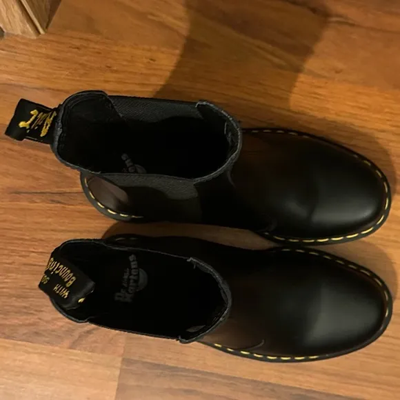 Dr Martens 2976 Hi flat Chelsea boot