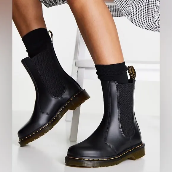 Dr Martens 2976 Hi flat Chelsea boot