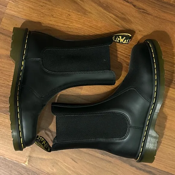 Dr Martens 2976 Hi flat Chelsea boot