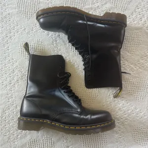 Dr Marten’s Black Leather Boots (Men’s 11)