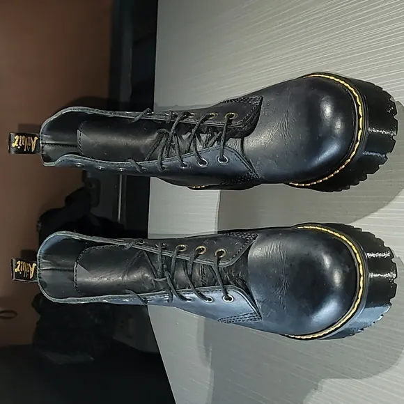 DR. MARTENS Shriver Hi Black Wyoming Leather Platform Boots Women's‎ 8 NWOT