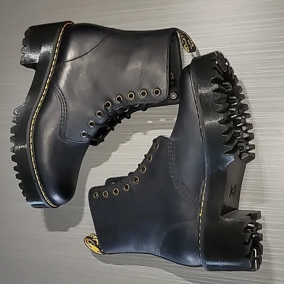 DR. MARTENS Shriver Hi Black Wyoming Leather Platform Boots Women's‎ 8 NWOT