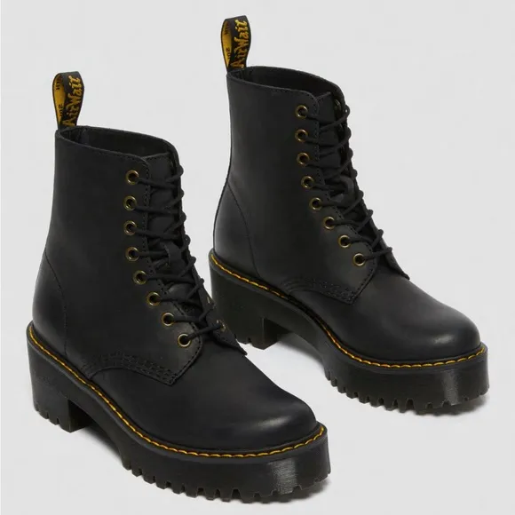 DR. MARTENS | Shriver Hi Women’s Wyoming Leather Heeled Boots 7 Black