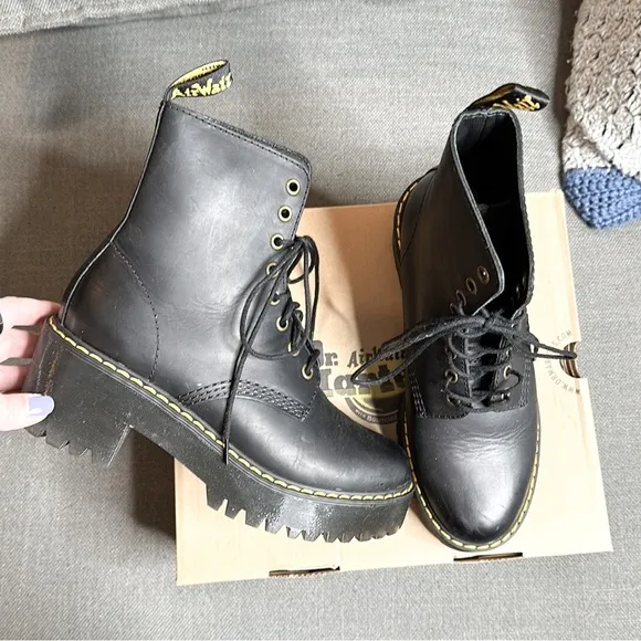 DR. MARTENS | Shriver Hi Women’s Wyoming Leather Heeled Boots 7 Black