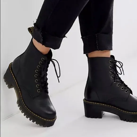 DR. MARTENS | Shriver Hi Women’s Wyoming Leather Heeled Boots 7 Black