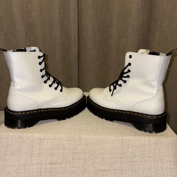 Dr. Martens | Unisex Jadon Boot White Smooth Leather Platforms | Size 9M/10L