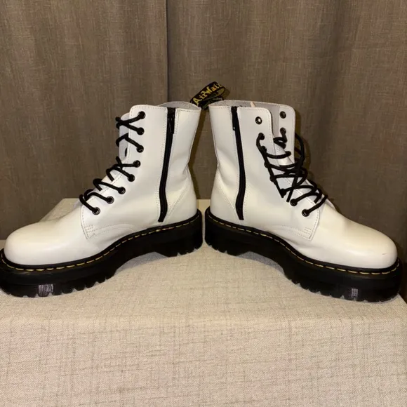 Dr. Martens | Unisex Jadon Boot White Smooth Leather Platforms | Size 9M/10L