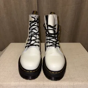 Dr. Martens | Unisex Jadon Boot White Smooth Leather Platforms | Size 9M/10L