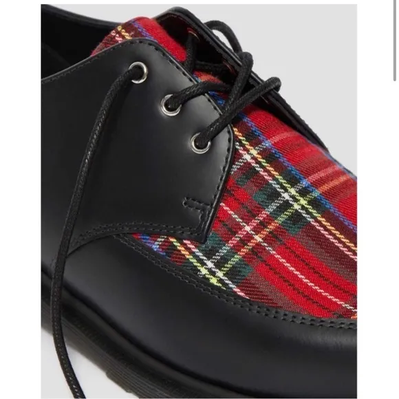 Dr. Martens Willis Black Tartan Red Plaid Leather Derby Lace Up Loafers