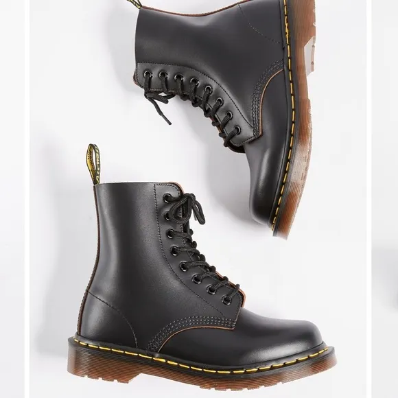 Dr. Martens1460‎ Vintage 8 Eye Boots NIB