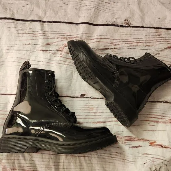 Dr. Martens 1460 Lace Up Patent Lamper Leather Boots Size 8