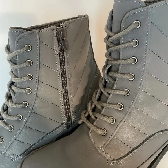 Easy Street Women Boots 9.5 | Gray Color | New