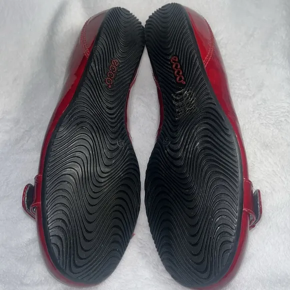 Ecco Bouillon Retro Red buckle flats