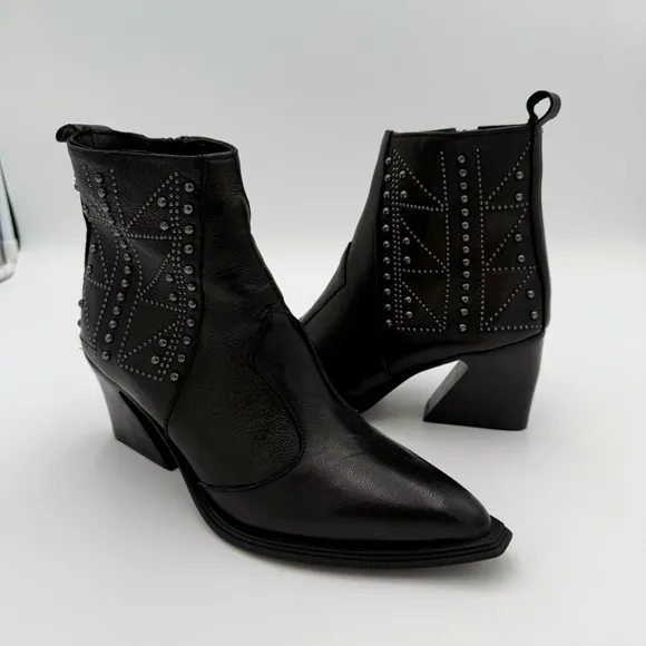 Emanuele Crasto Leather Studded Pointed Toe Heeled Booties Ankle Boots 7.5 NWT