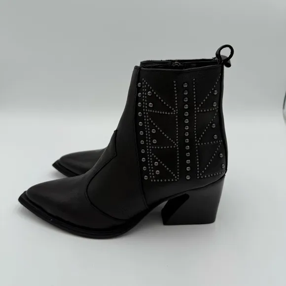 Emanuele Crasto Leather Studded Pointed Toe Heeled Booties Ankle Boots 7.5 NWT