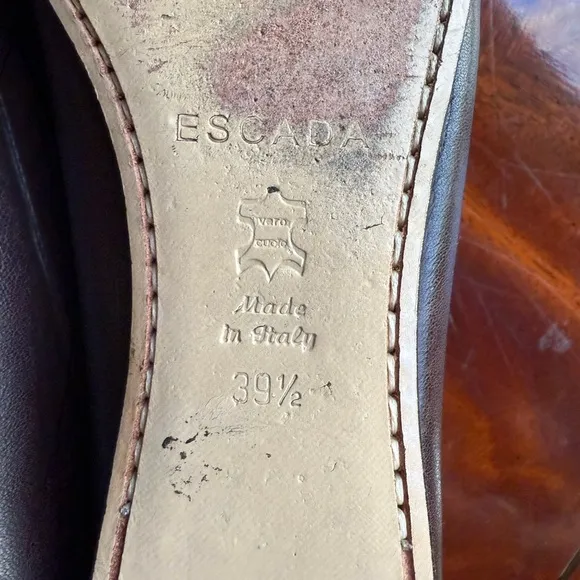 Escada Brown Leather Loafer Flats with Gold Logo Size 39.5/9.5 MSRP $395
