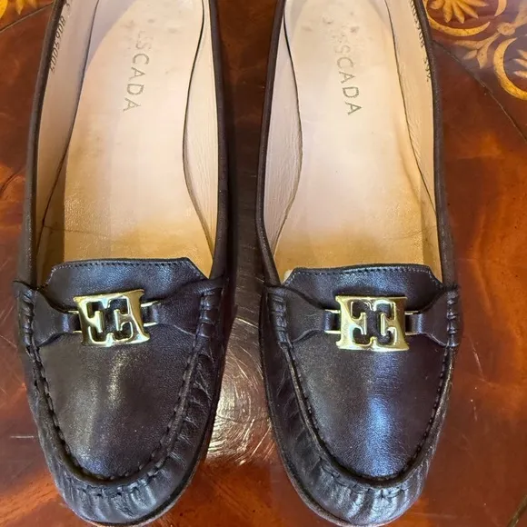 Escada Brown Leather Loafer Flats with Gold Logo Size 39.5/9.5 MSRP $395