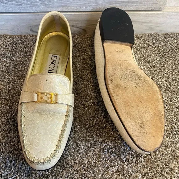 Escada Light Gold/Tan Croc Embossed Moccasin Flats Italy 5.5