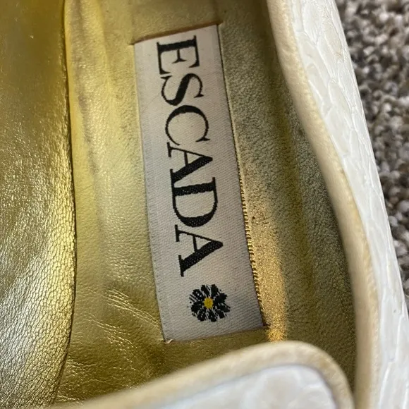 Escada Light Gold/Tan Croc Embossed Moccasin Flats Italy 5.5