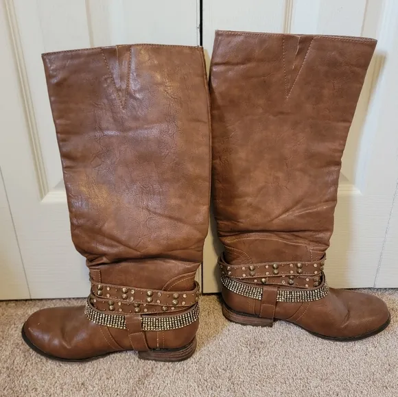 EUC Not Rated brand Rhinestone/Buckle/Grommet Tall Boots Size 9