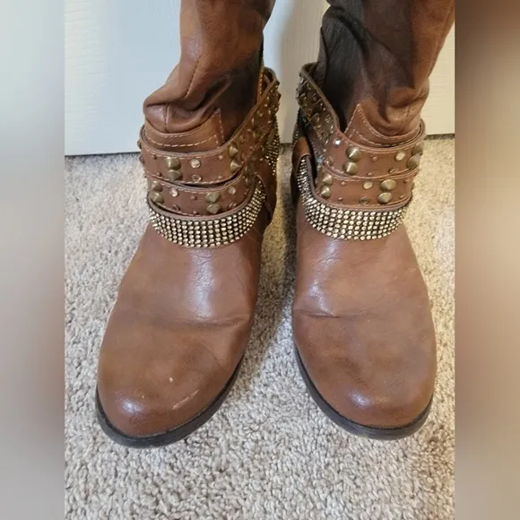 EUC Not Rated brand Rhinestone/Buckle/Grommet Tall Boots Size 9