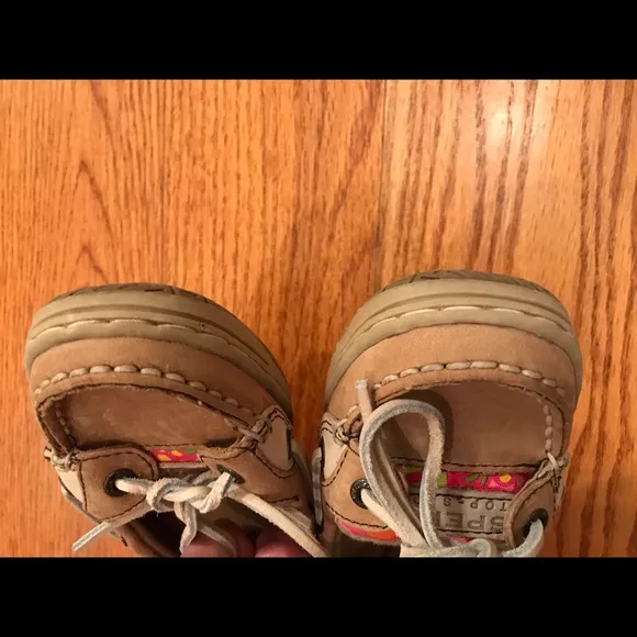 EUC Sperry Loafer, Tan w Floral