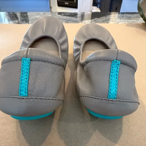 EUC Taupe Leather Tieks Ballet Flats
