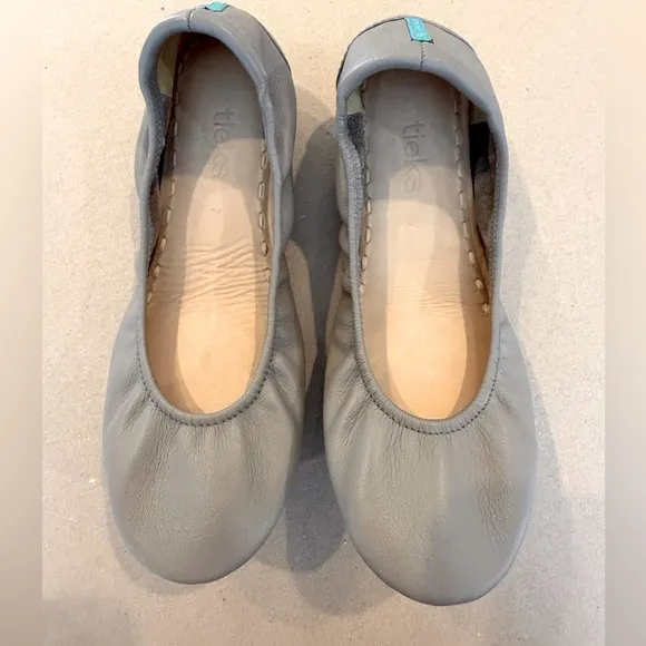 EUC Taupe Leather Tieks Ballet Flats