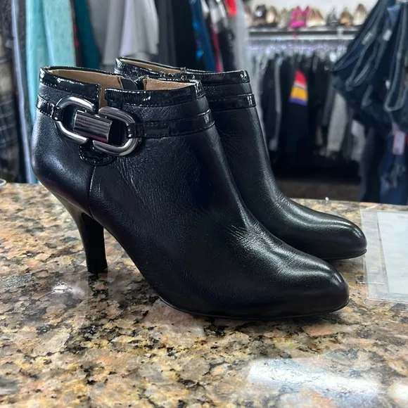 Euro Soft Black Leather Ankle Booties by Sofft Size 5m