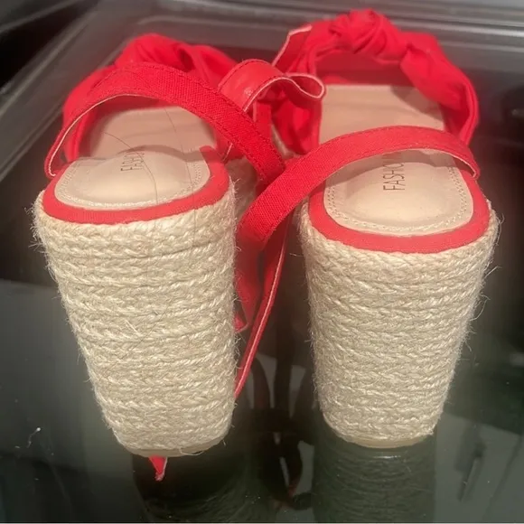👠Fashion Nova Red Espadrille Wedges size 8👠