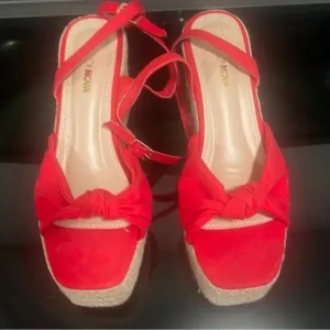 👠Fashion Nova Red Espadrille Wedges size 8👠