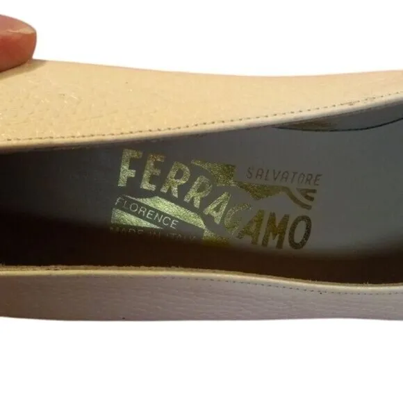 Ferragamo Size 9 AA Beige Leather Pumps Wooden Heels Womens Shoes Vintage
