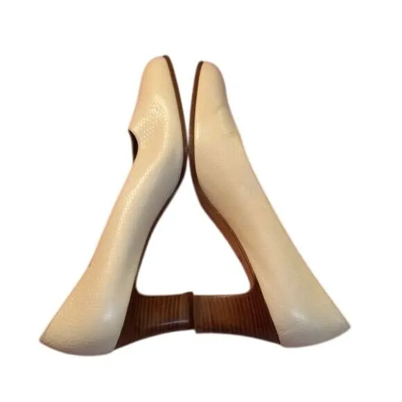 Ferragamo Size 9 AA Beige Leather Pumps Wooden Heels Womens Shoes Vintage