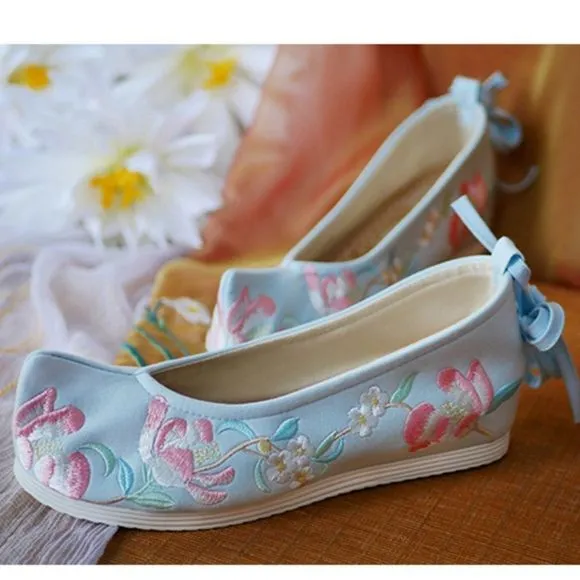 Fleur Rouge Canvas Slip-On | Embroidered Floral