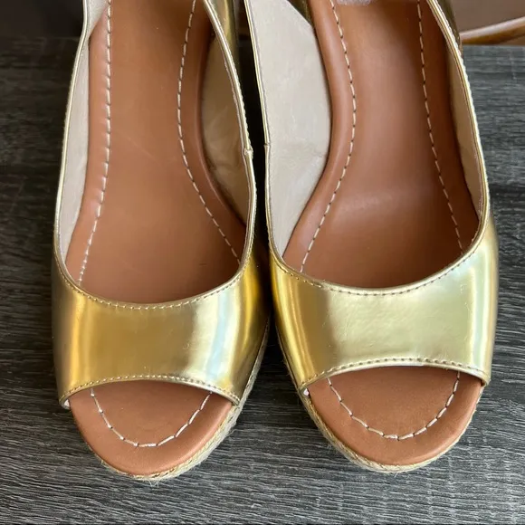 Floor/Display Shoes KATE SPADE Gold Peeptoe Espadrille Wedges US10