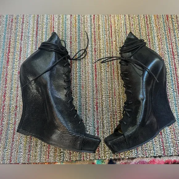 Fluevog LIKE NEW The LA Mulholland black Cairo lace-up wedge corset shoe -9.5/10