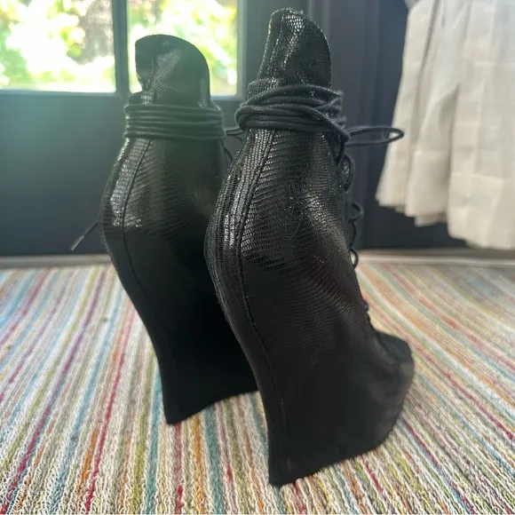Fluevog LIKE NEW The LA Mulholland black Cairo lace-up wedge corset shoe -9.5/10