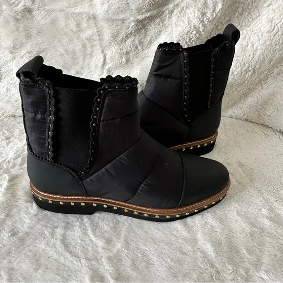 Free People Atlas Puffer Chelsea Boot Black size 40 US 9.5