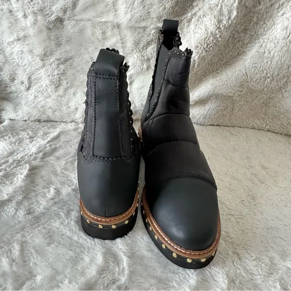 Free People Atlas Puffer Chelsea Boot Black size 40 US 9.5