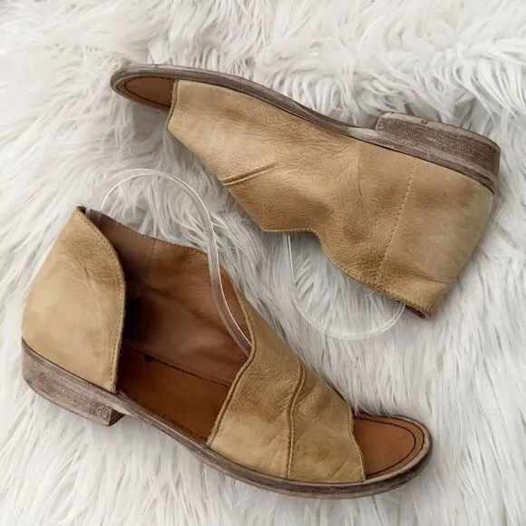 FREE PEOPLE | Mont Blanc Sandals Tan Flats Asymmetrical D'Orsay | Size 41, 10