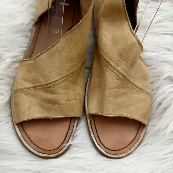 FREE PEOPLE | Mont Blanc Sandals Tan Flats Asymmetrical D'Orsay | Size 41, 10