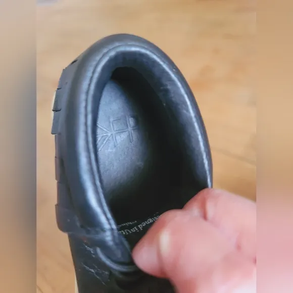 Freshly Picked Ebony Hard Sole Moccasins/Tennis Shoe,‎ Size 8 (Toddler)