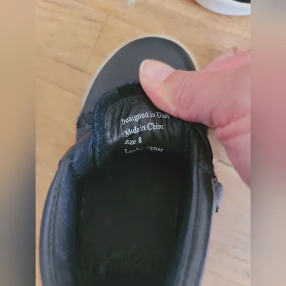 Freshly Picked Ebony Hard Sole Moccasins/Tennis Shoe,‎ Size 8 (Toddler)