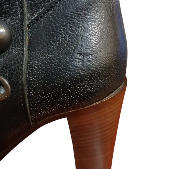 FRYE Black Studded Knee High Boots Women's Tall Heeled Leather Boots size 7