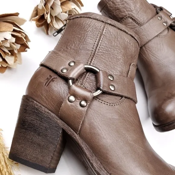 FRYE Brown Tan Distressed Heeled Leather Ankle Boots 5½ m