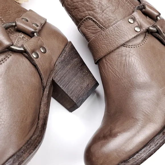 FRYE Brown Tan Distressed Heeled Leather Ankle Boots 5½ m